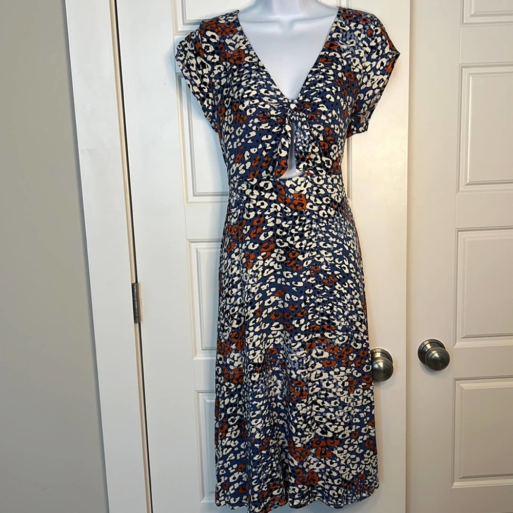 Cupshe blue and white floral midi cap sleeve dress with cutout women’s size M